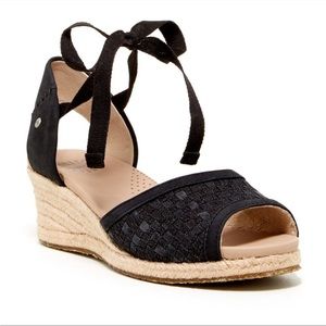 UGG Australia “Delmar” Womens Espadrille Wedge Sandal Size 8 (1004414)